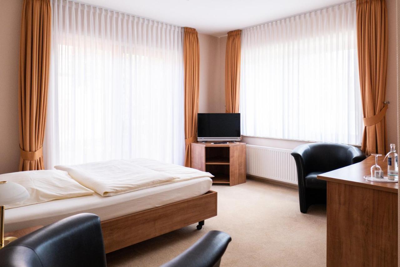 Land-Gut-Hotel Restaurant Kreuz Meyer シュトゥーア エクステリア 写真