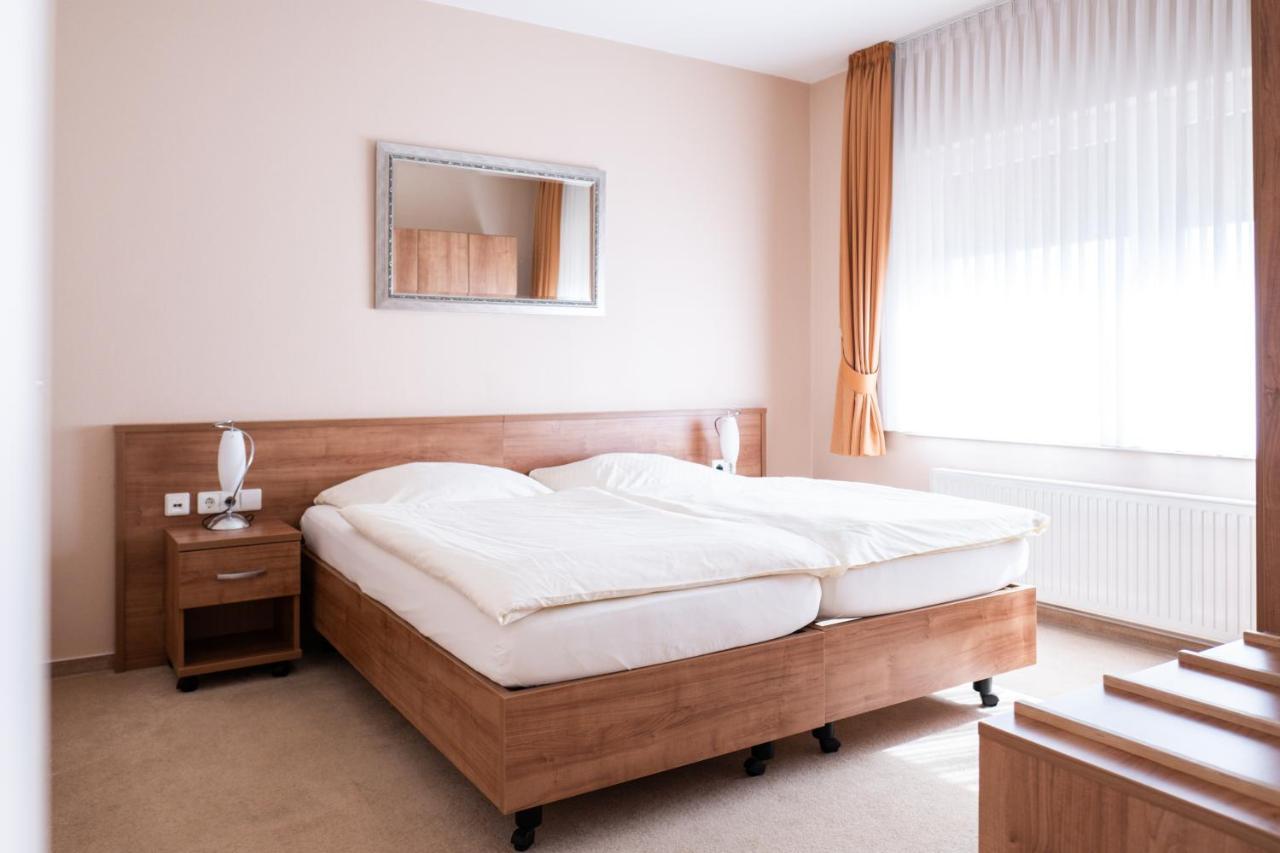 Land-Gut-Hotel Restaurant Kreuz Meyer シュトゥーア エクステリア 写真