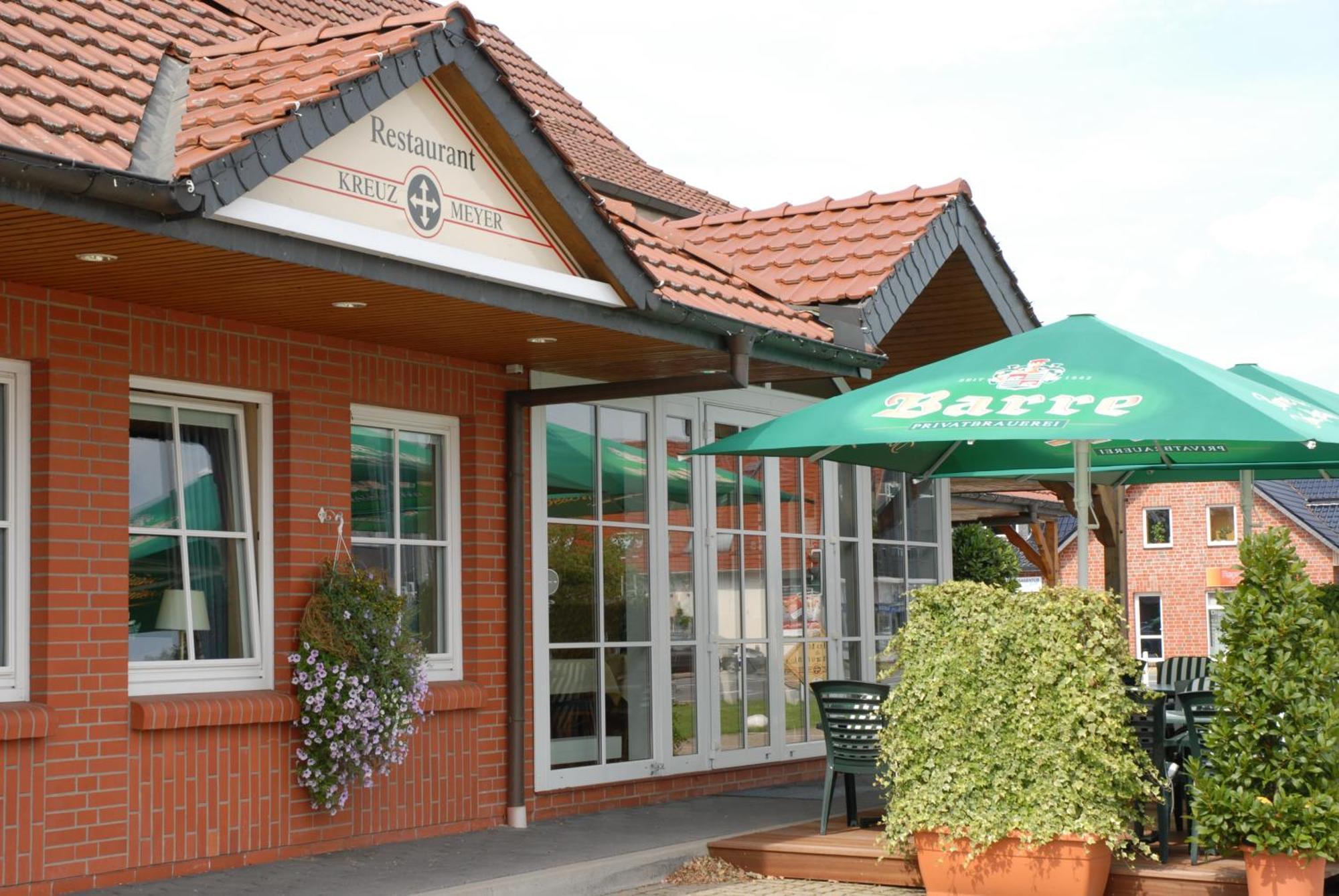 Land-Gut-Hotel Restaurant Kreuz Meyer シュトゥーア エクステリア 写真