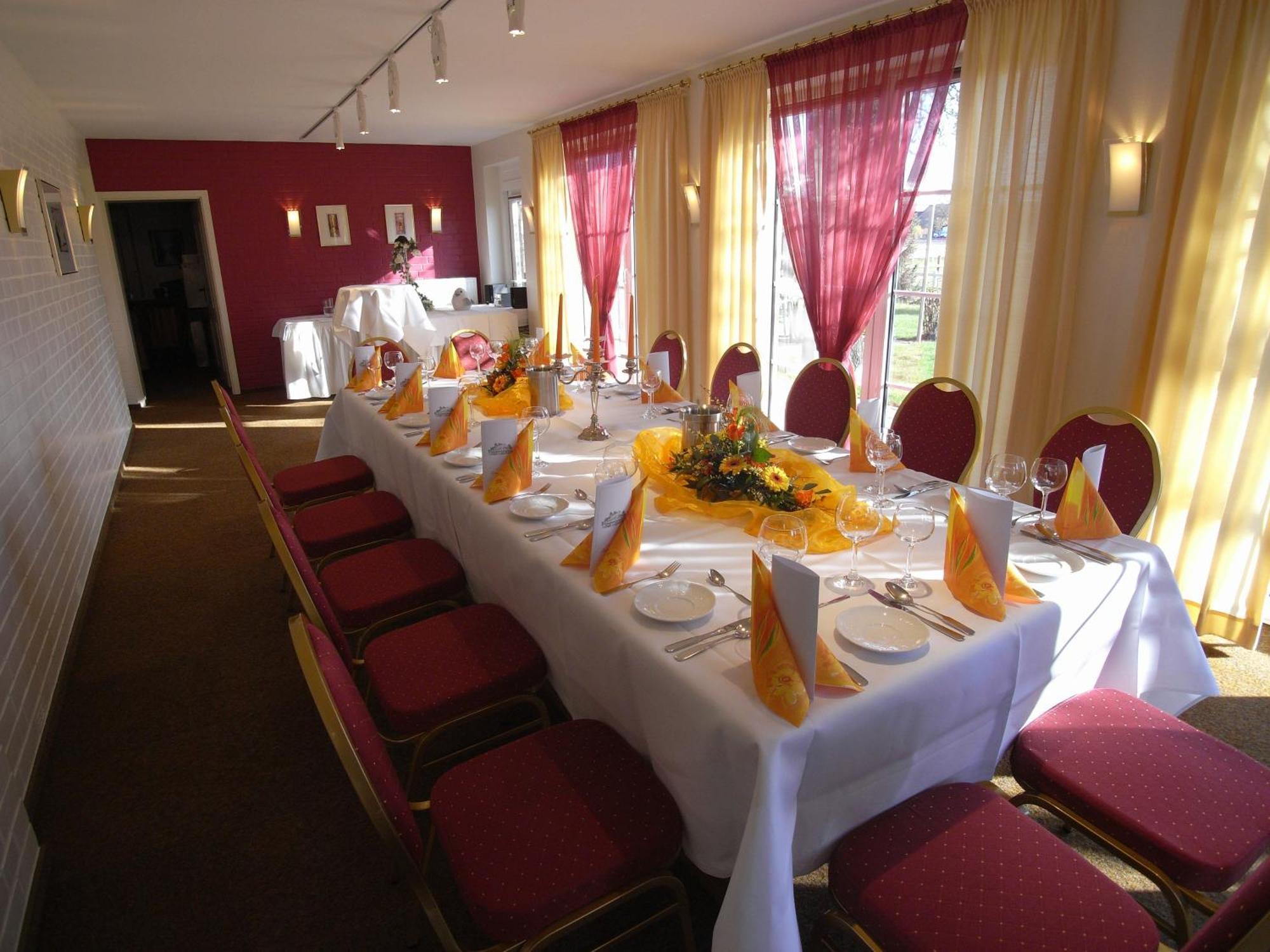 Land-Gut-Hotel Restaurant Kreuz Meyer シュトゥーア エクステリア 写真