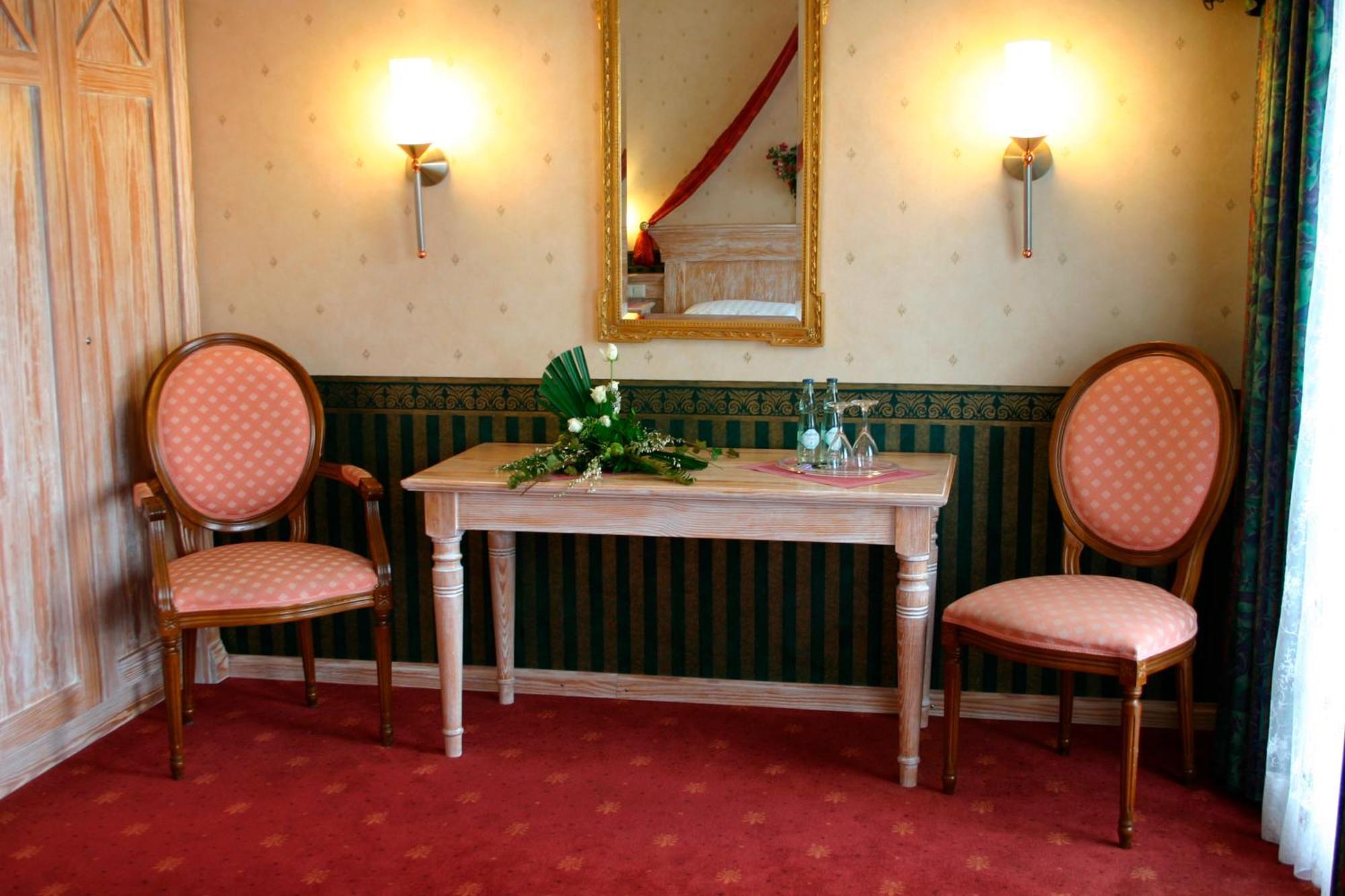 Land-Gut-Hotel Restaurant Kreuz Meyer シュトゥーア エクステリア 写真
