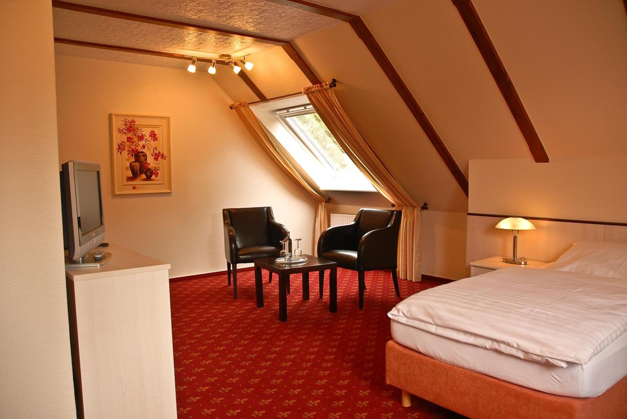 Land-Gut-Hotel Restaurant Kreuz Meyer シュトゥーア エクステリア 写真